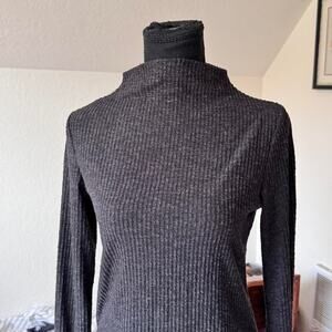 aemi + co Gray funnel neck long sleeve top sz L chic sleek capsule classic